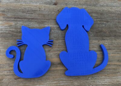 Impression 3D de silhouettes d'un chien et d'un chat.